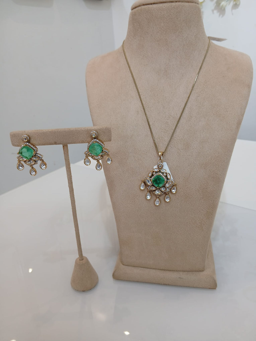 Emerald Green Kundan Pendant Necklace Set with Matching Earrings