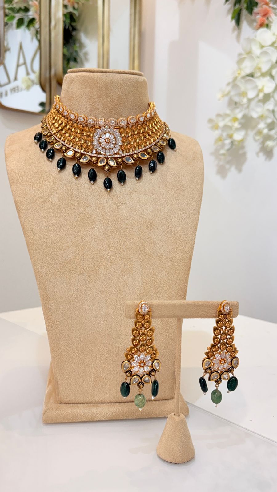 Black Onyx Antique Gold Collar Necklace Set with Floral Drop Earrings
