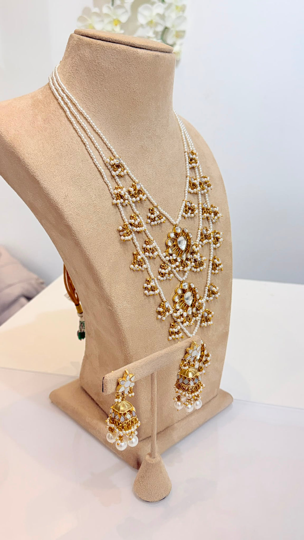 Elegant Gold-Tone Pearl & Kundan Bridal Necklace Set with Jhumka Earrings