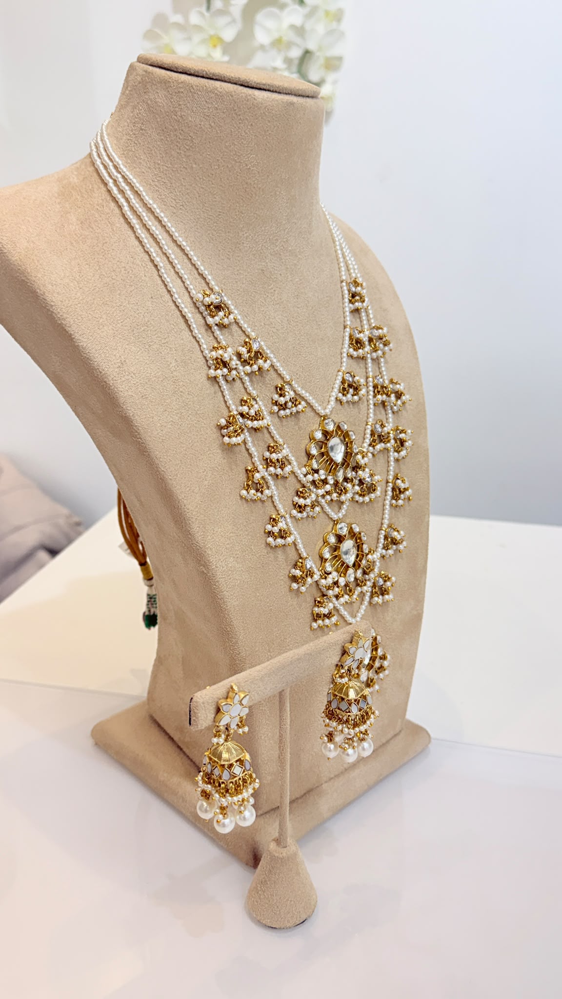 Elegant Gold-Tone Pearl & Kundan Bridal Necklace Set with Jhumka Earrings