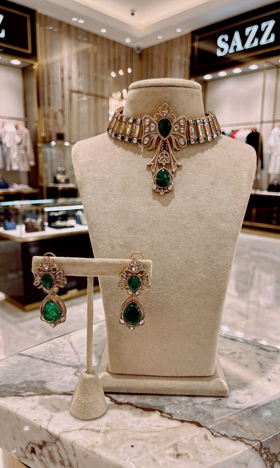 Emerald Green Stone Gold Choker Necklace and Earrings Set