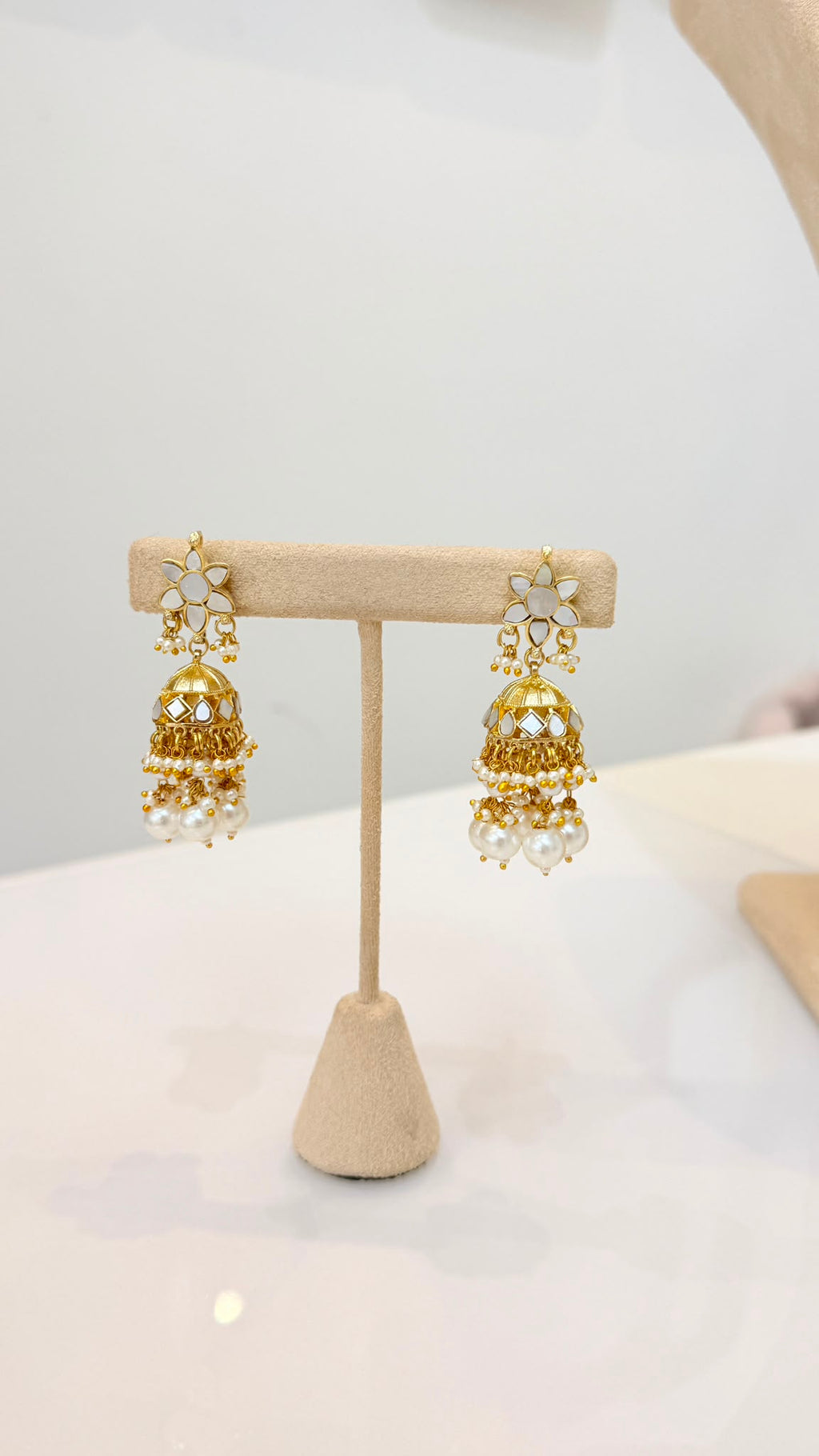 Elegant Gold-Tone Pearl & Kundan Bridal Necklace Set with Jhumka Earrings