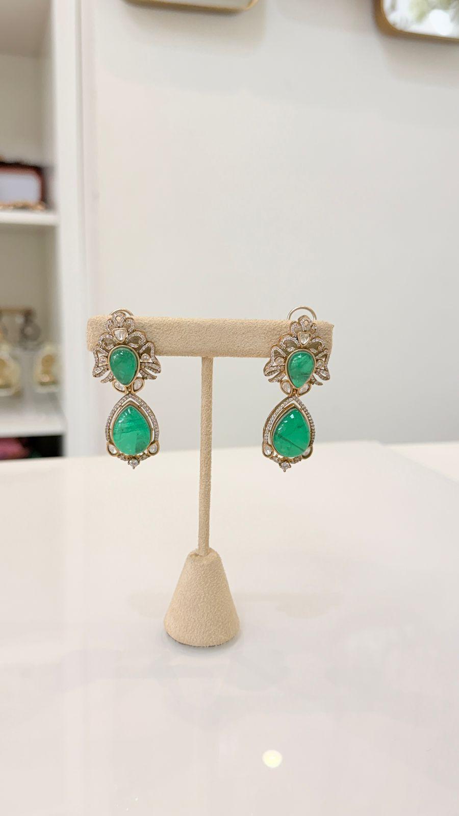 Emerald Green Stone Gold Choker Necklace and Earrings Set