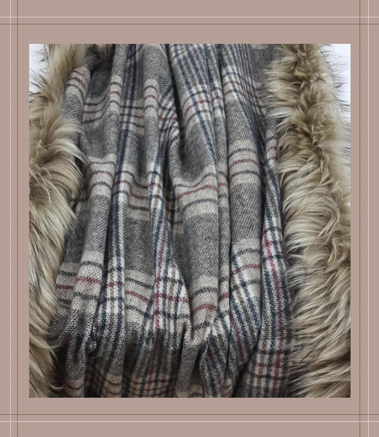 Grey Plaid Woolen Scarf with Faux Fur Trim – Cozy Winter Wrap
