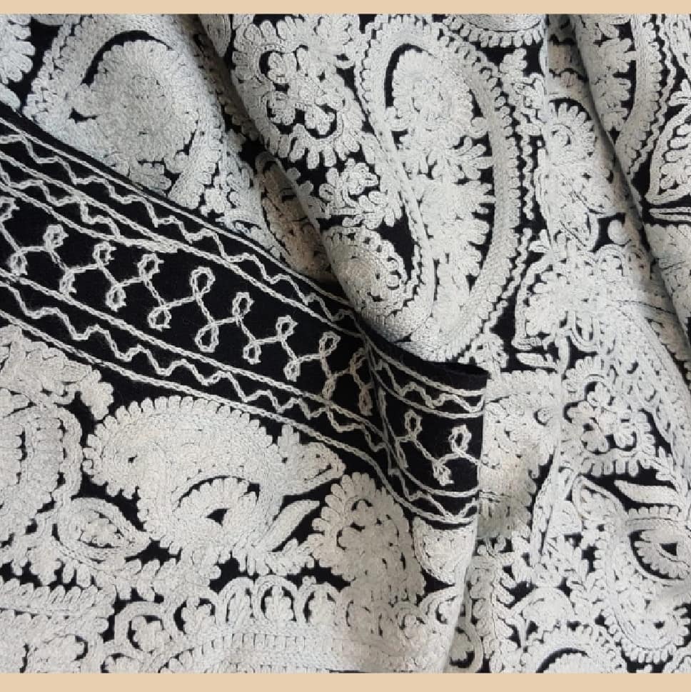 Monochrome Luxury: Black & White Heavy Jamawar Pashmina